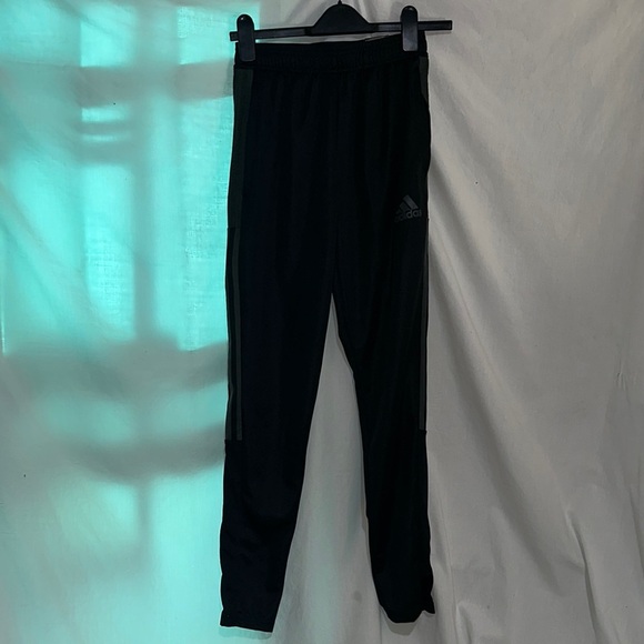 NWT black & grey men's Adidas regular fit full length football pants size xs - Picture 1 of 4